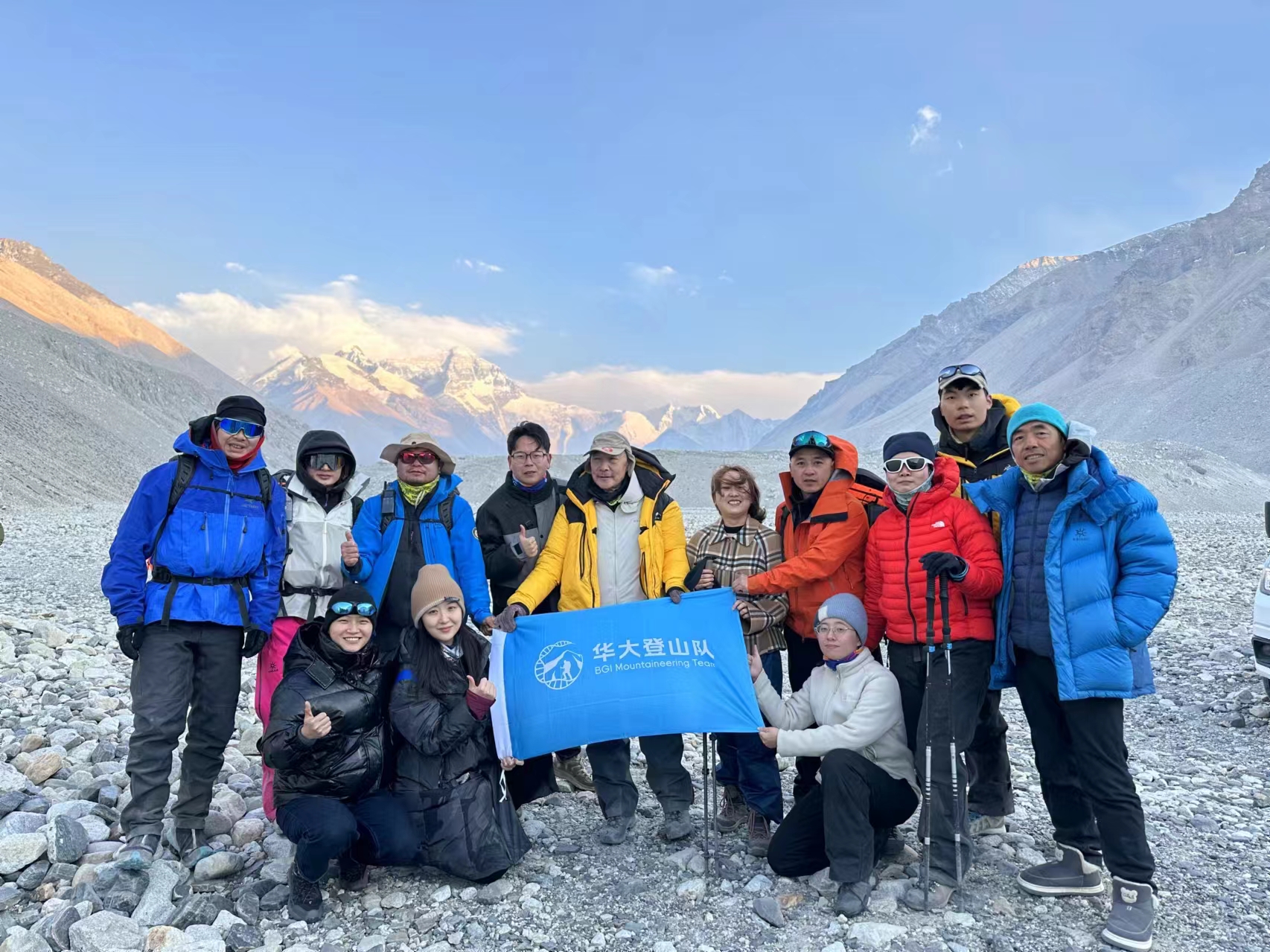 华大登山队合照.jpg